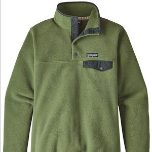 Women’s moss green Patagonia fleece